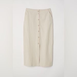 Long buttoned beige linen skirt